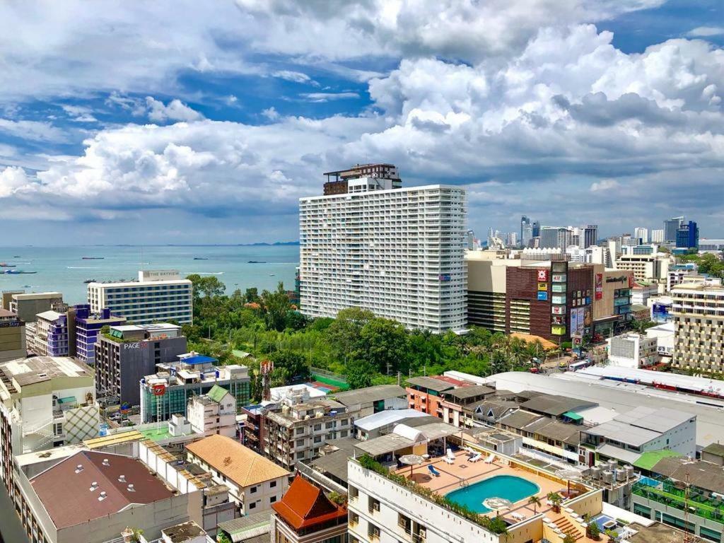 Apartemen The Base - Large Luxury, 1 Bedroom, Sea View - Centre - 963 *